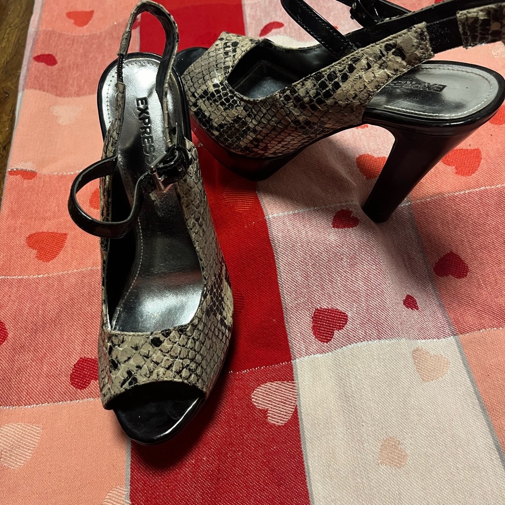 Womens Express snake skin, hi-heels platform shoe.